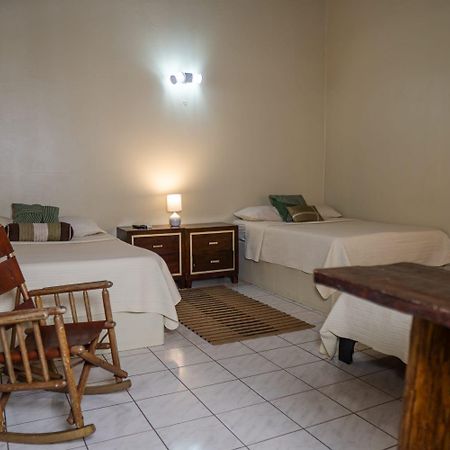 Hotel Y Cabinas Del Tropico กวาปิเลส ภายนอก รูปภาพ