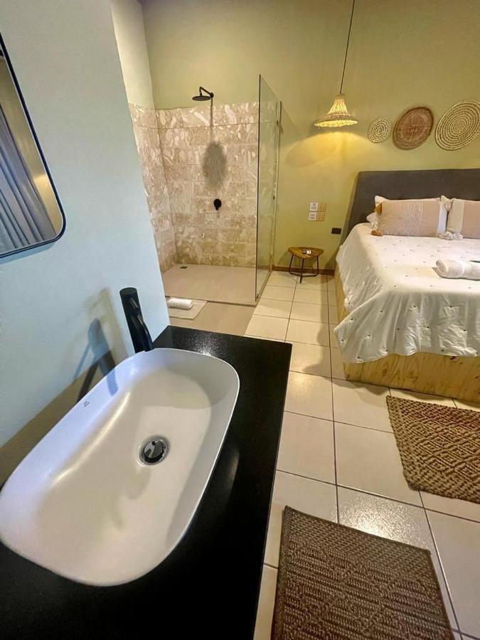 Hotel Y Cabinas Del Tropico กวาปิเลส ภายนอก รูปภาพ