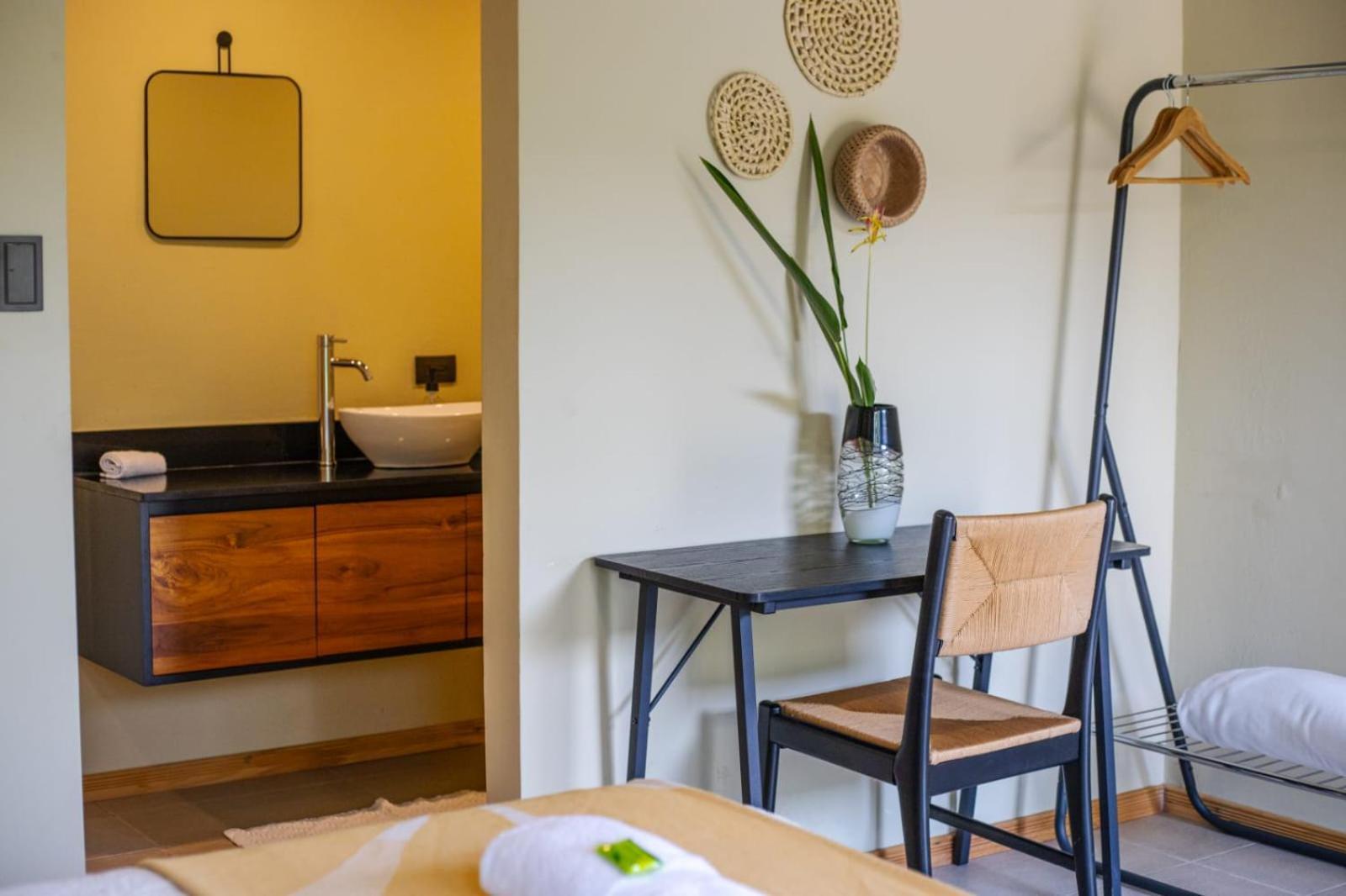 Hotel Y Cabinas Del Tropico กวาปิเลส ภายนอก รูปภาพ