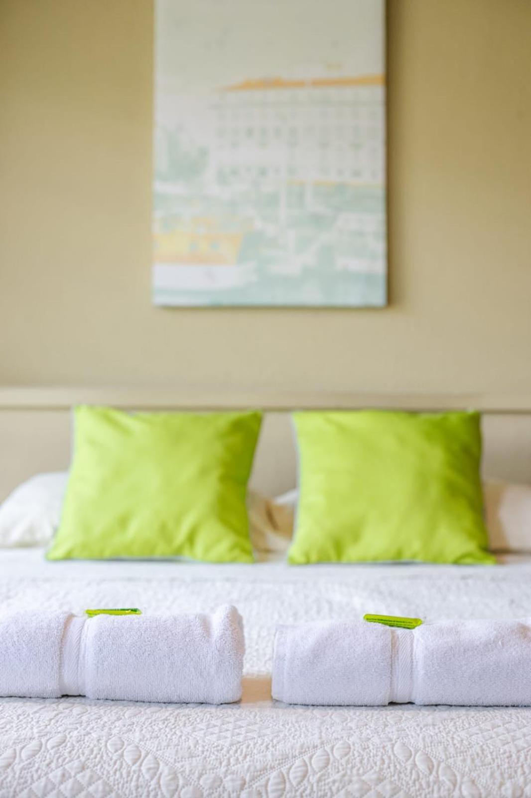 Hotel Y Cabinas Del Tropico กวาปิเลส ภายนอก รูปภาพ