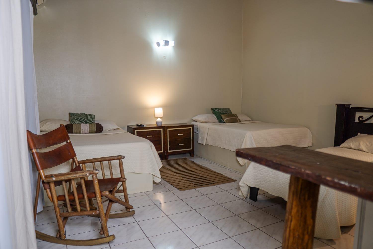 Hotel Y Cabinas Del Tropico กวาปิเลส ภายนอก รูปภาพ