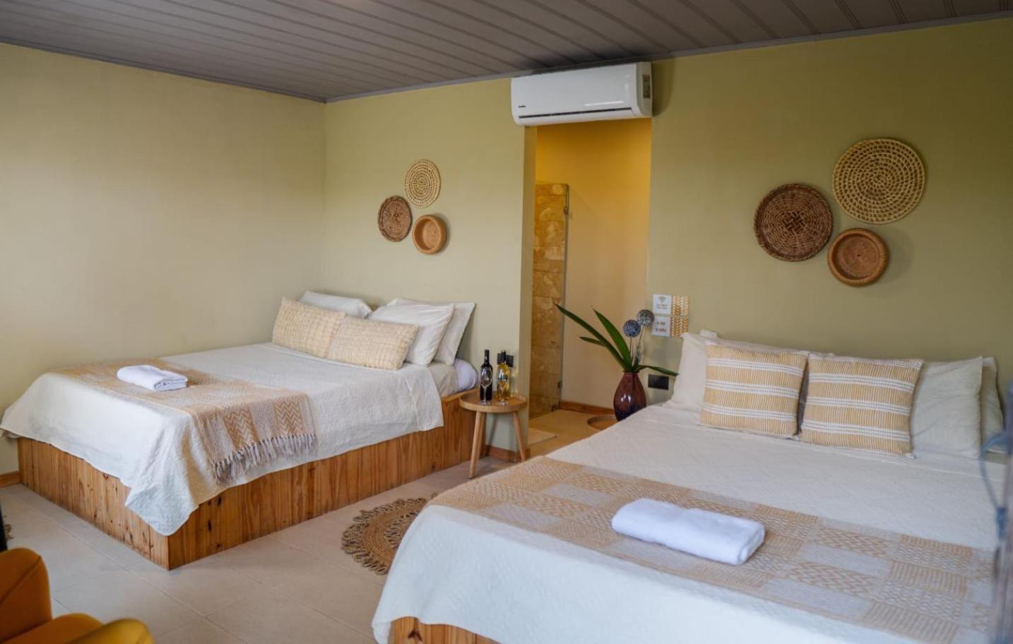Hotel Y Cabinas Del Tropico กวาปิเลส ภายนอก รูปภาพ