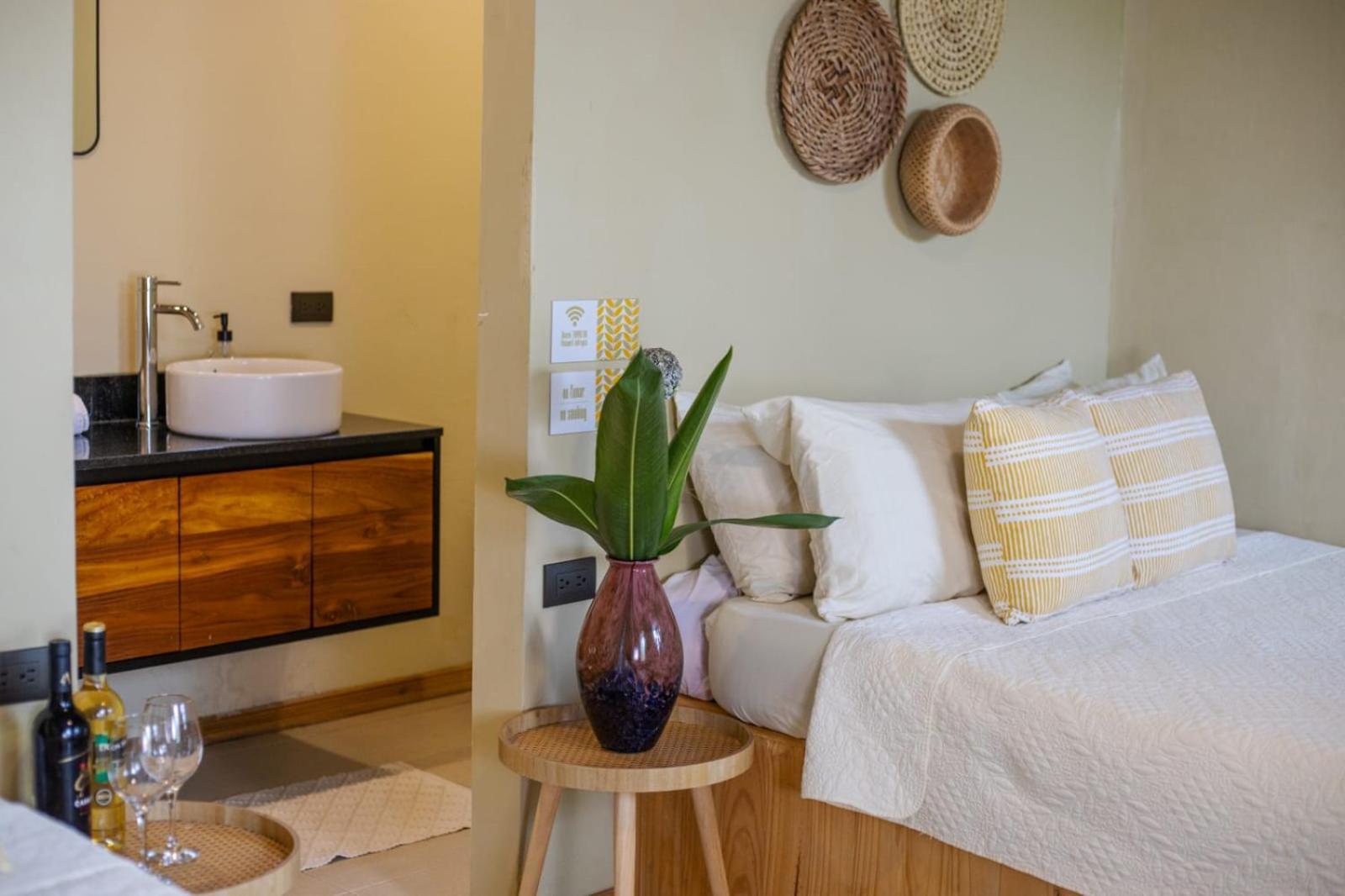 Hotel Y Cabinas Del Tropico กวาปิเลส ภายนอก รูปภาพ