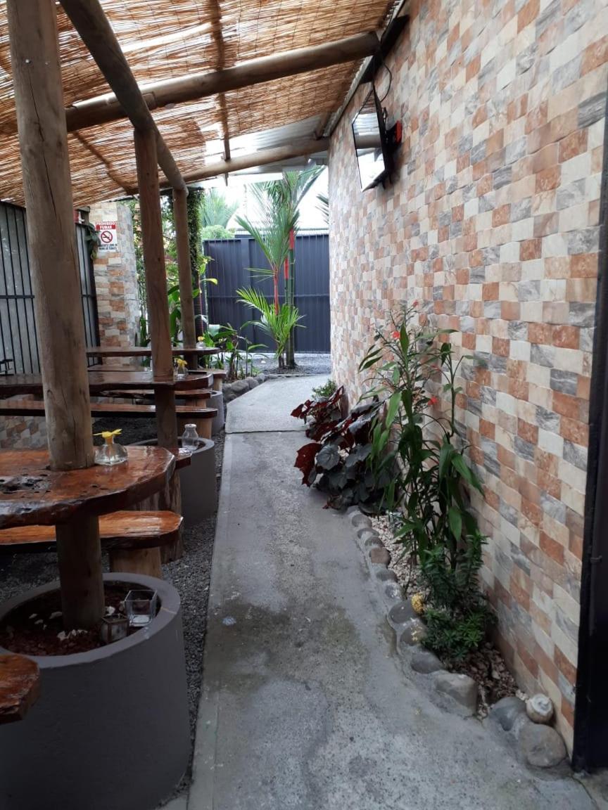 Hotel Y Cabinas Del Tropico กวาปิเลส ภายนอก รูปภาพ